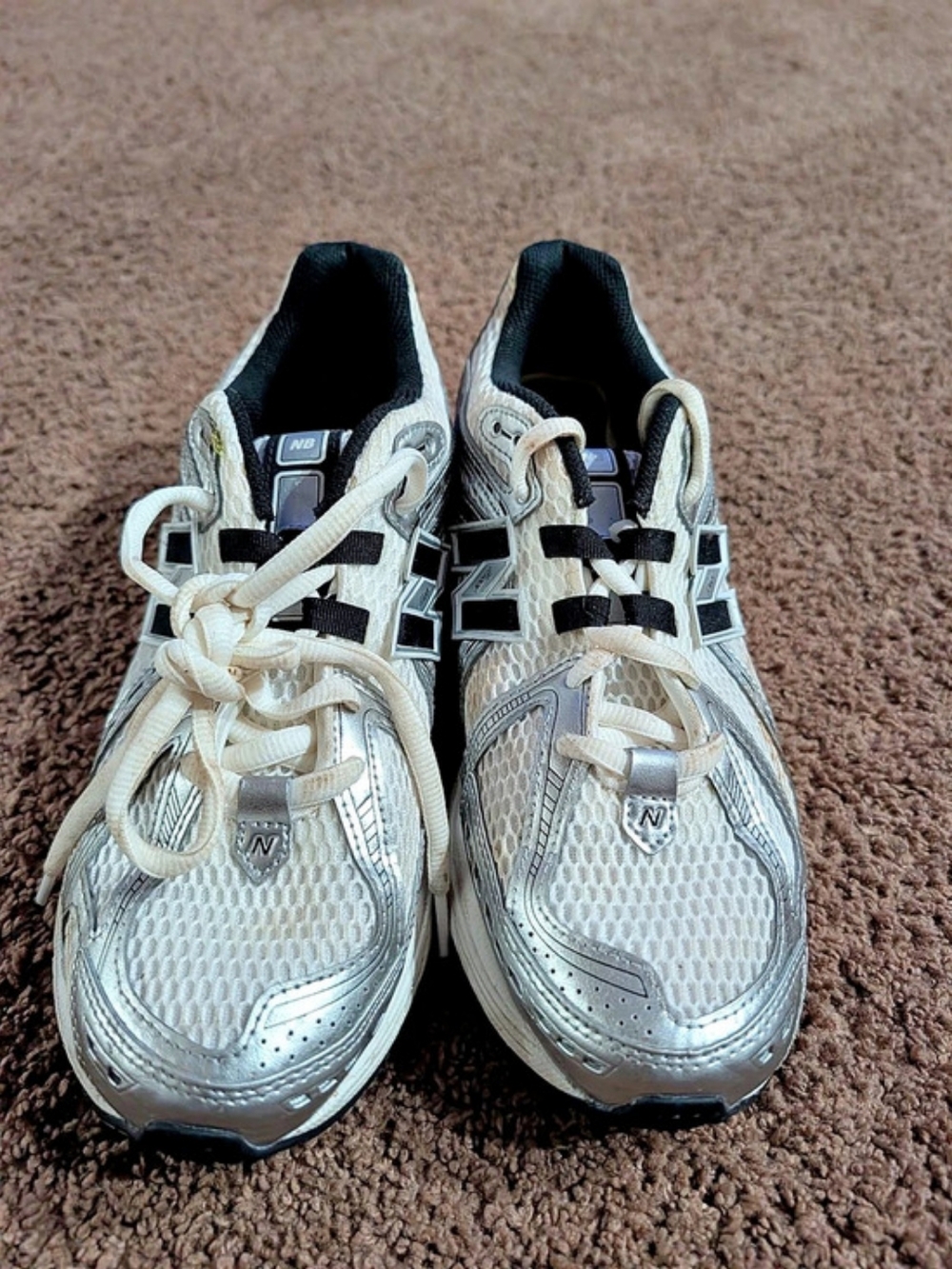 New Balance 1906R Silver & Black US 10.5 Athletic Sneakers
